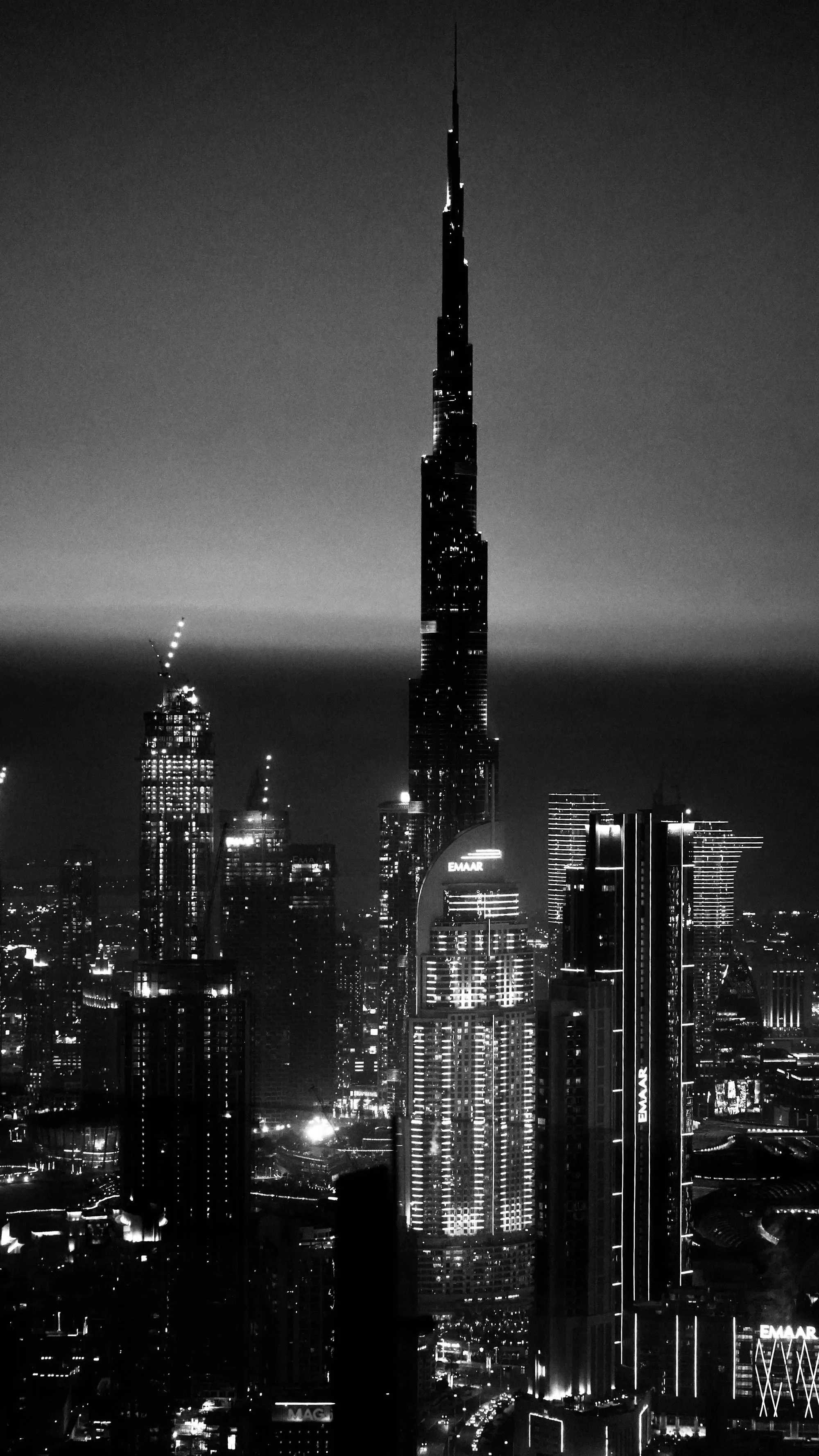 Dubai-Architektur bei Nacht