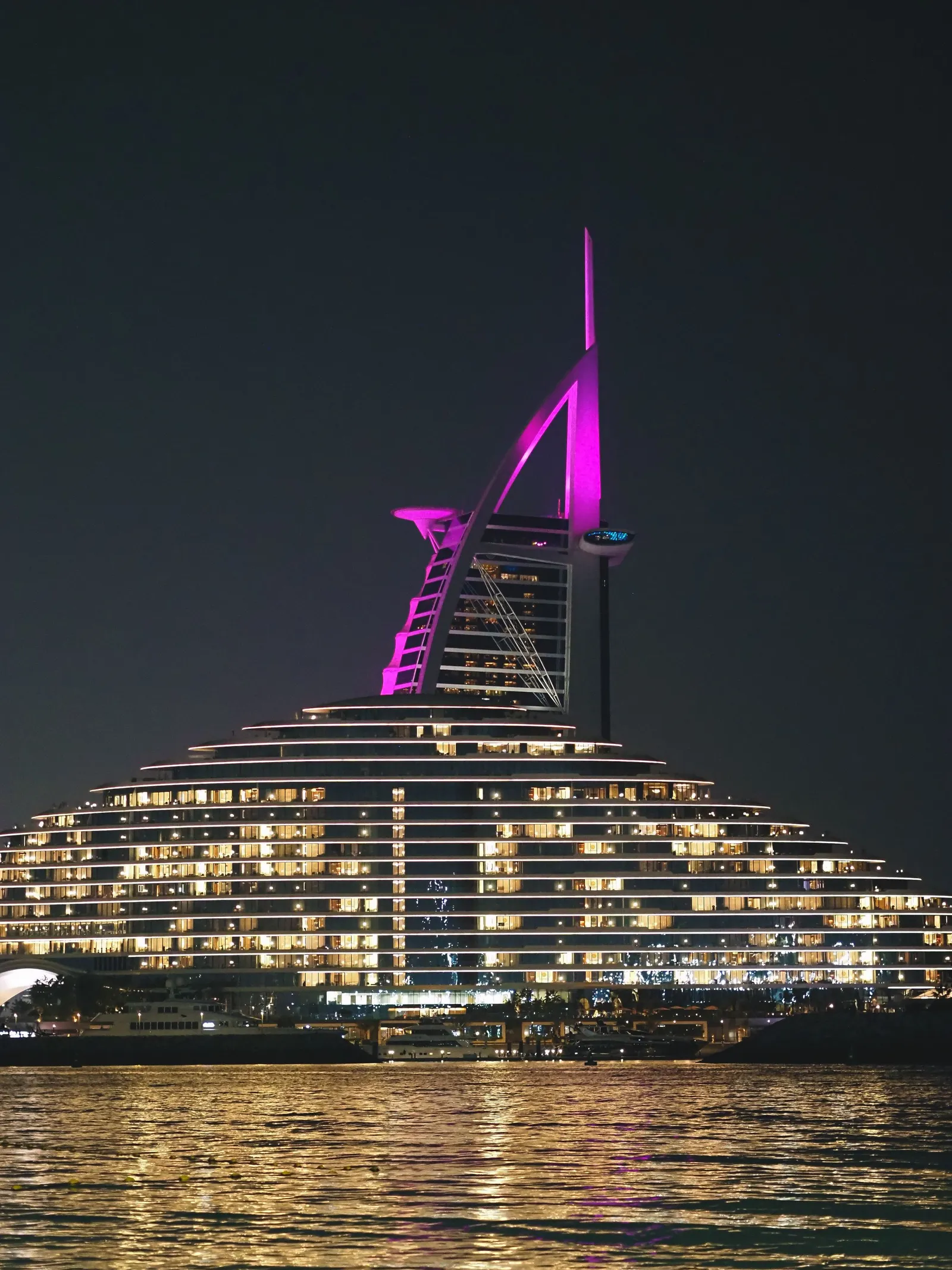 Burj Al Arab bei Nacht